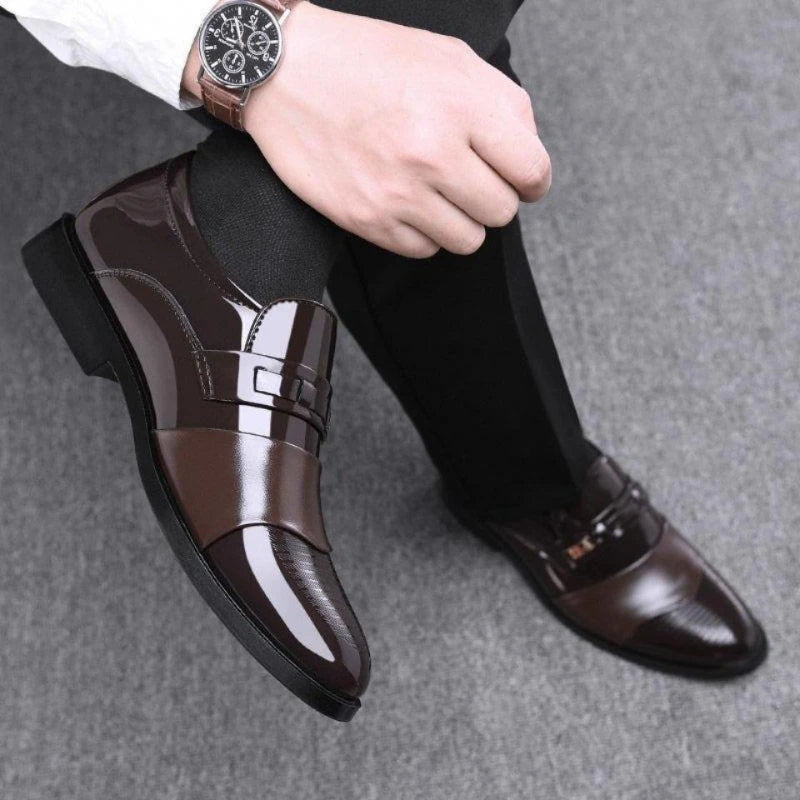 Mocassins de serveur lisses et brillants