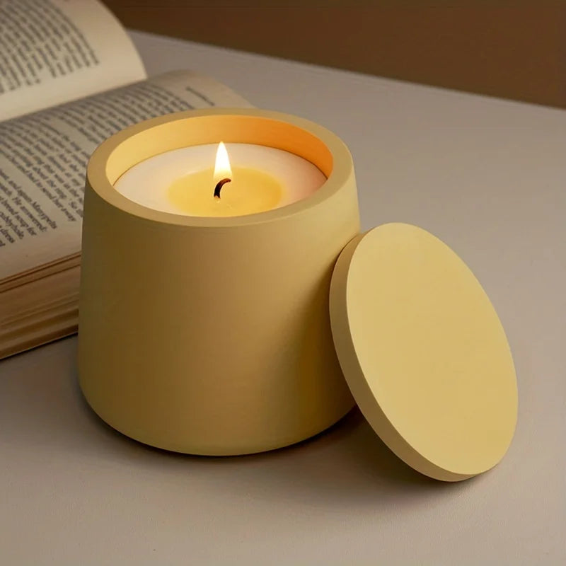 Molde para velas en forma de taza de color amarillo cremoso