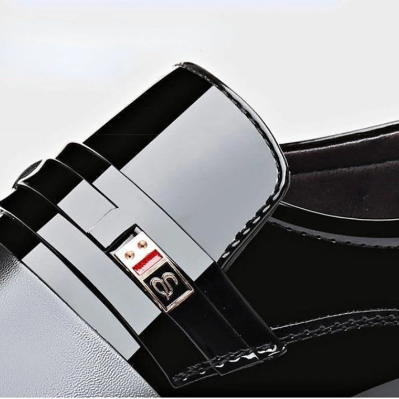 Mocassins de serveur lisses et brillants